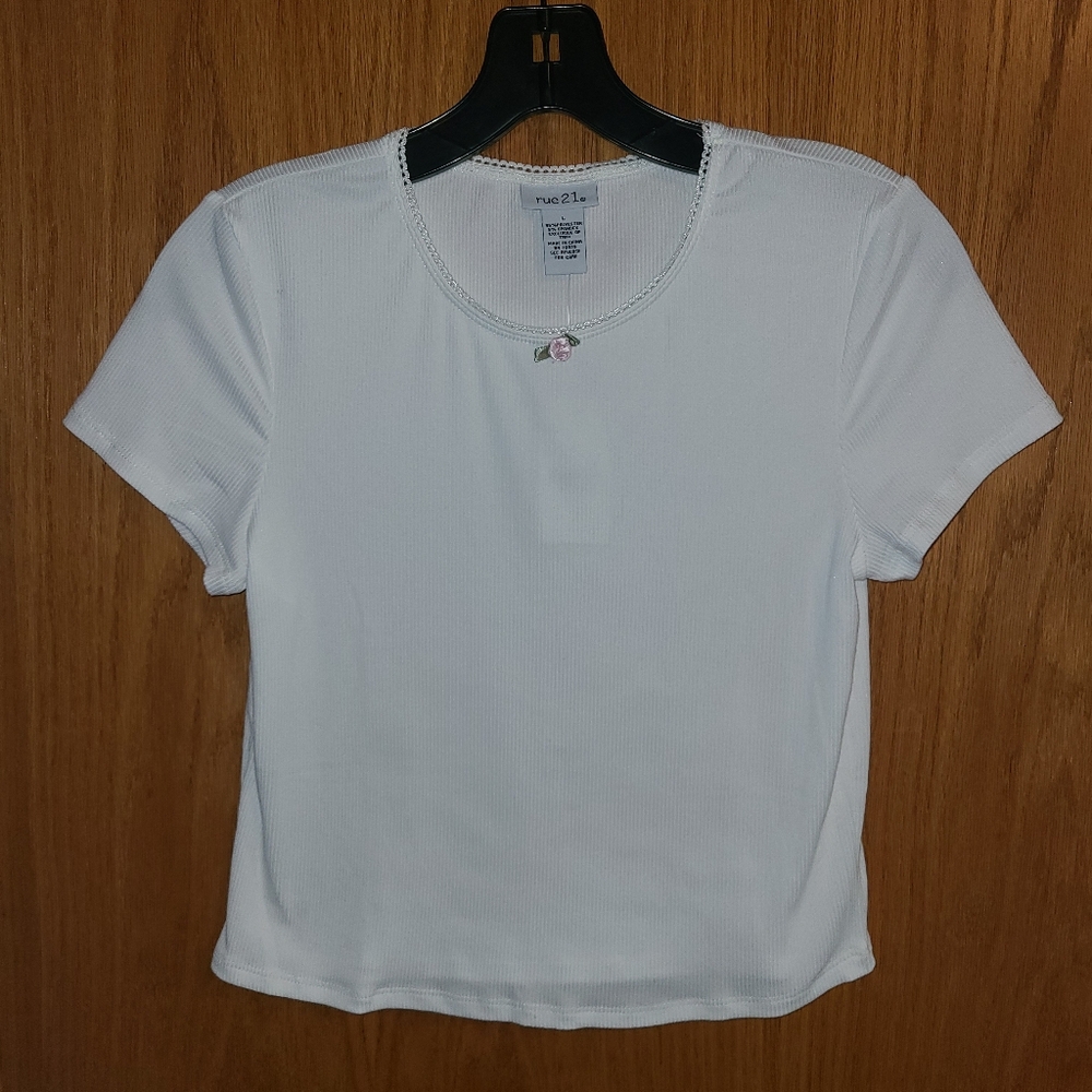 Rue21 Women's White Short Sleeve Shirt w/ Flower NWT